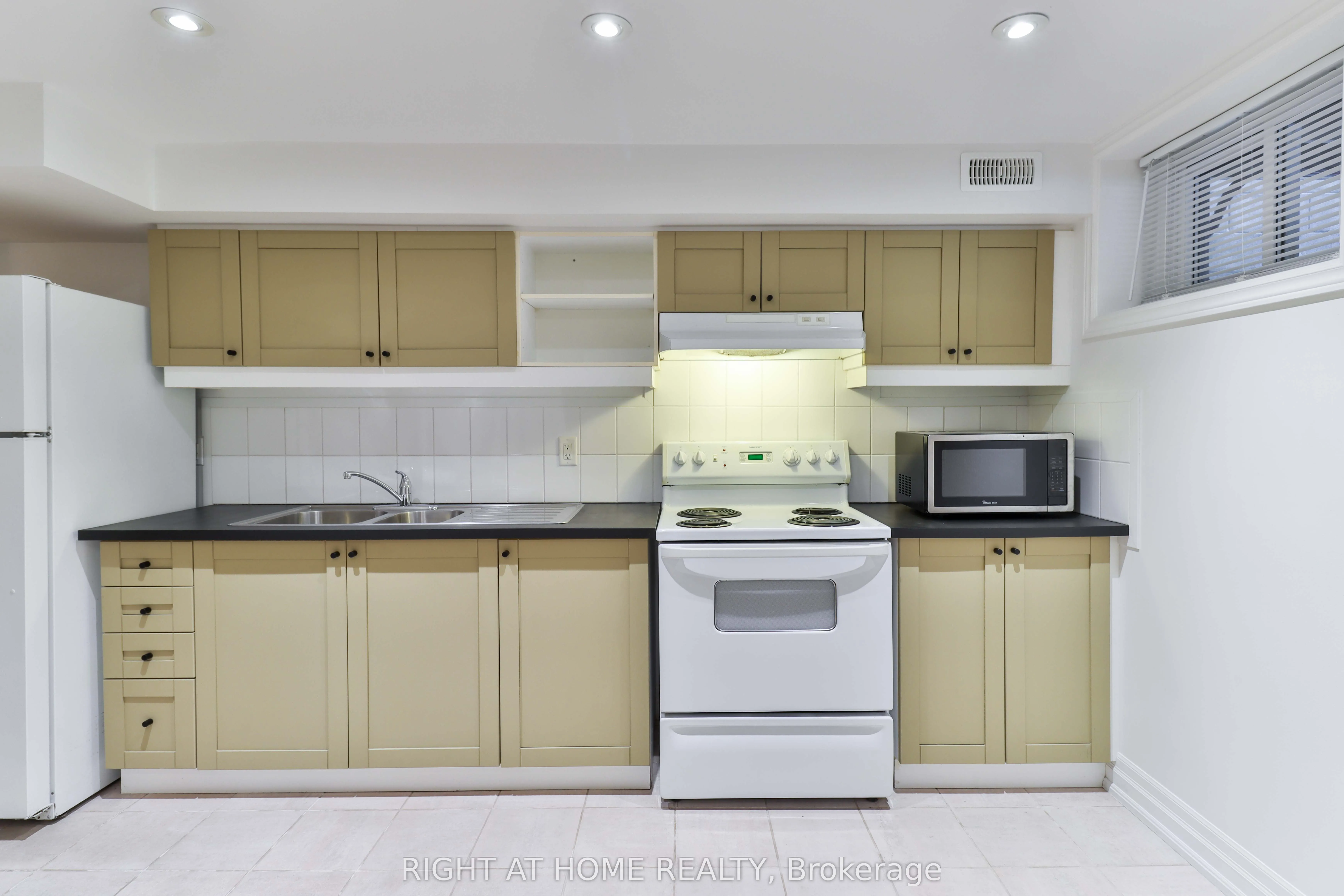 215A Chambers Avenue