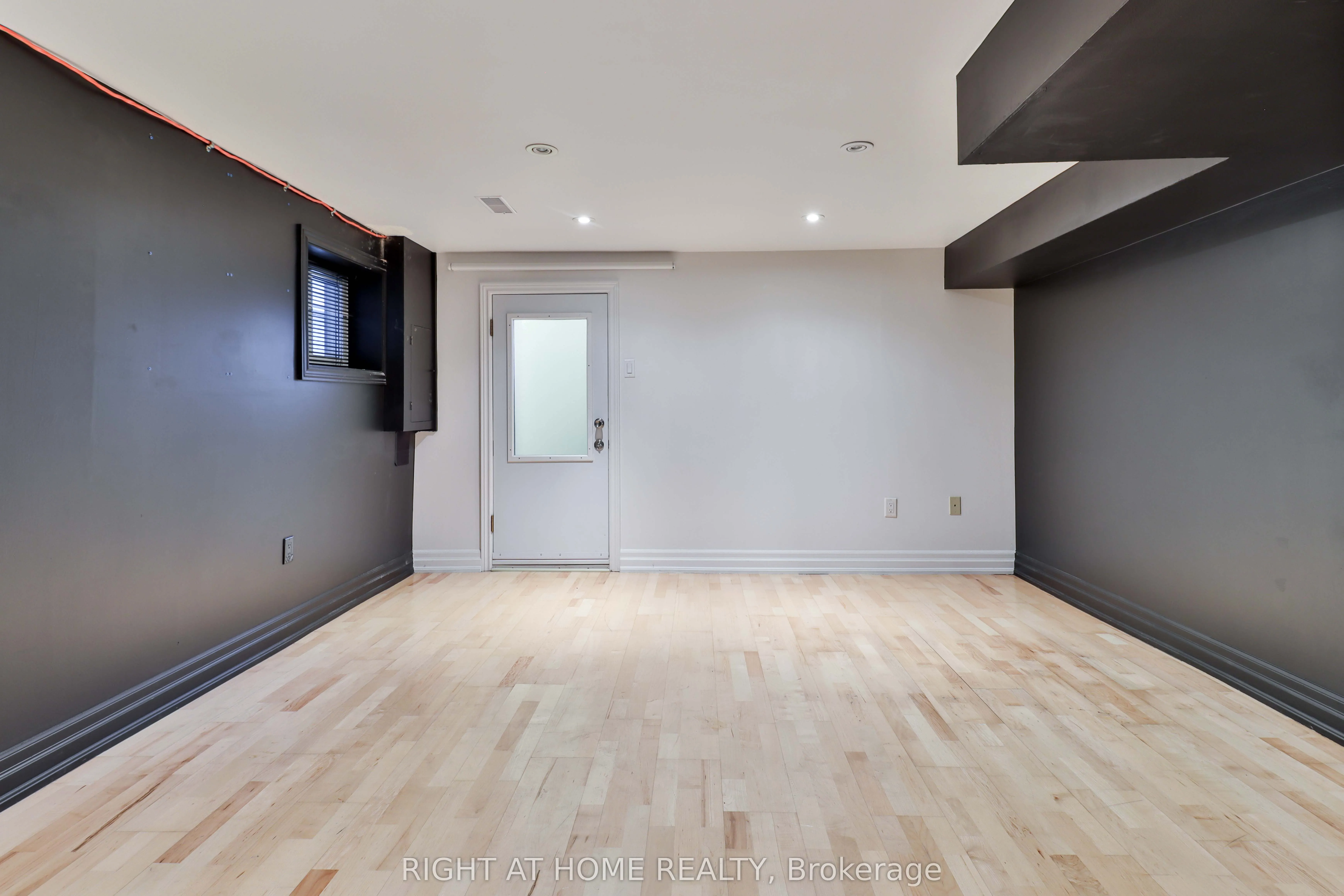215A Chambers Avenue