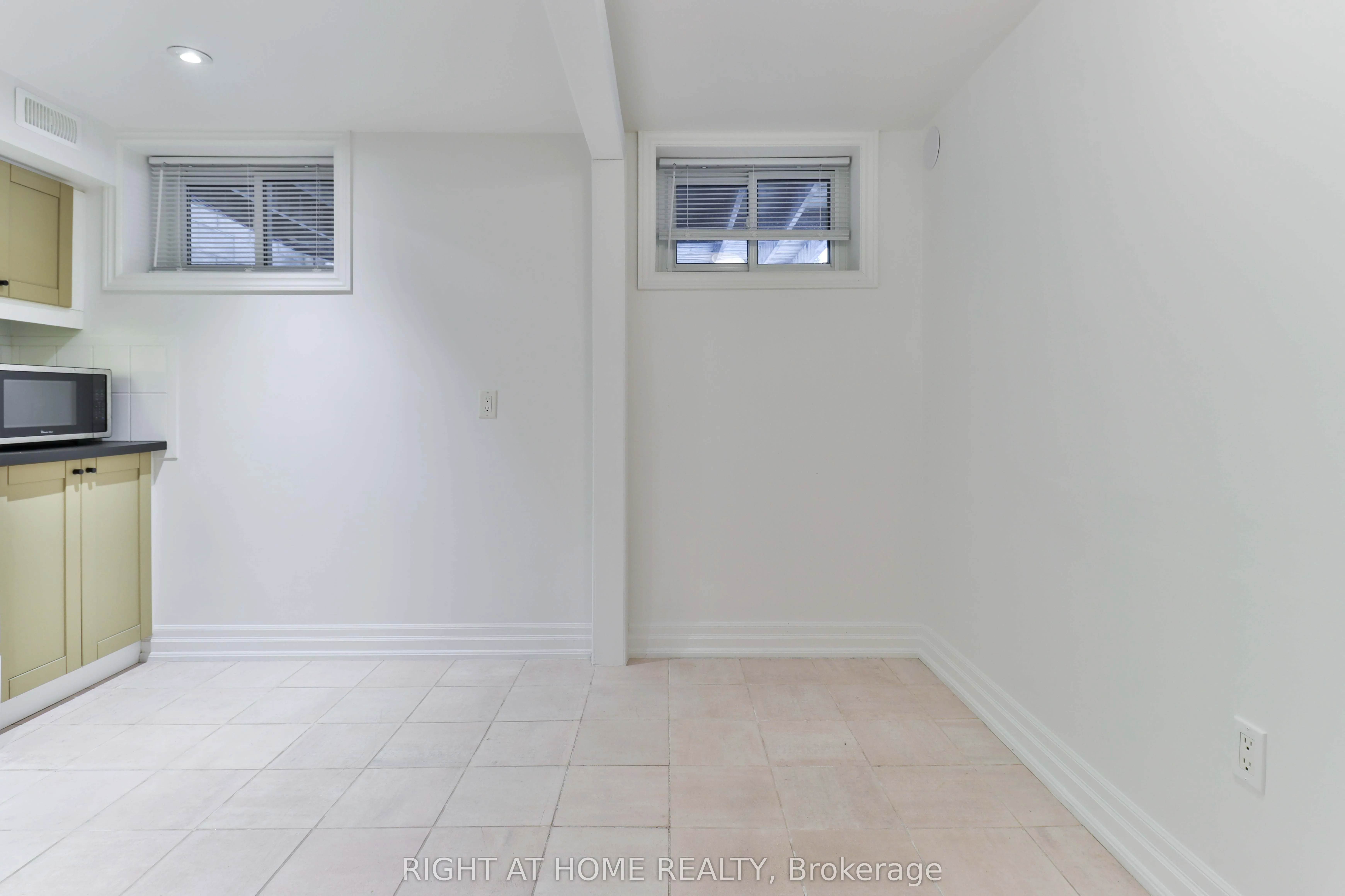 215A Chambers Avenue
