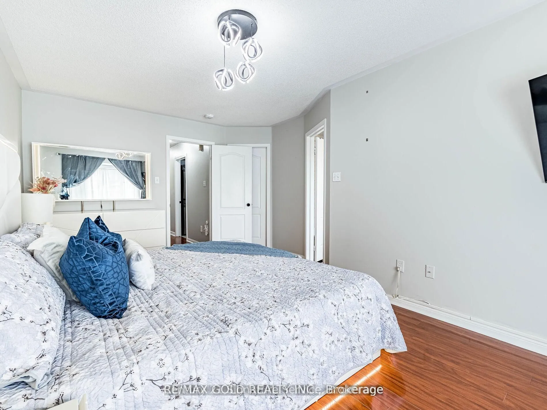 7 Dunlop Court, #Upper