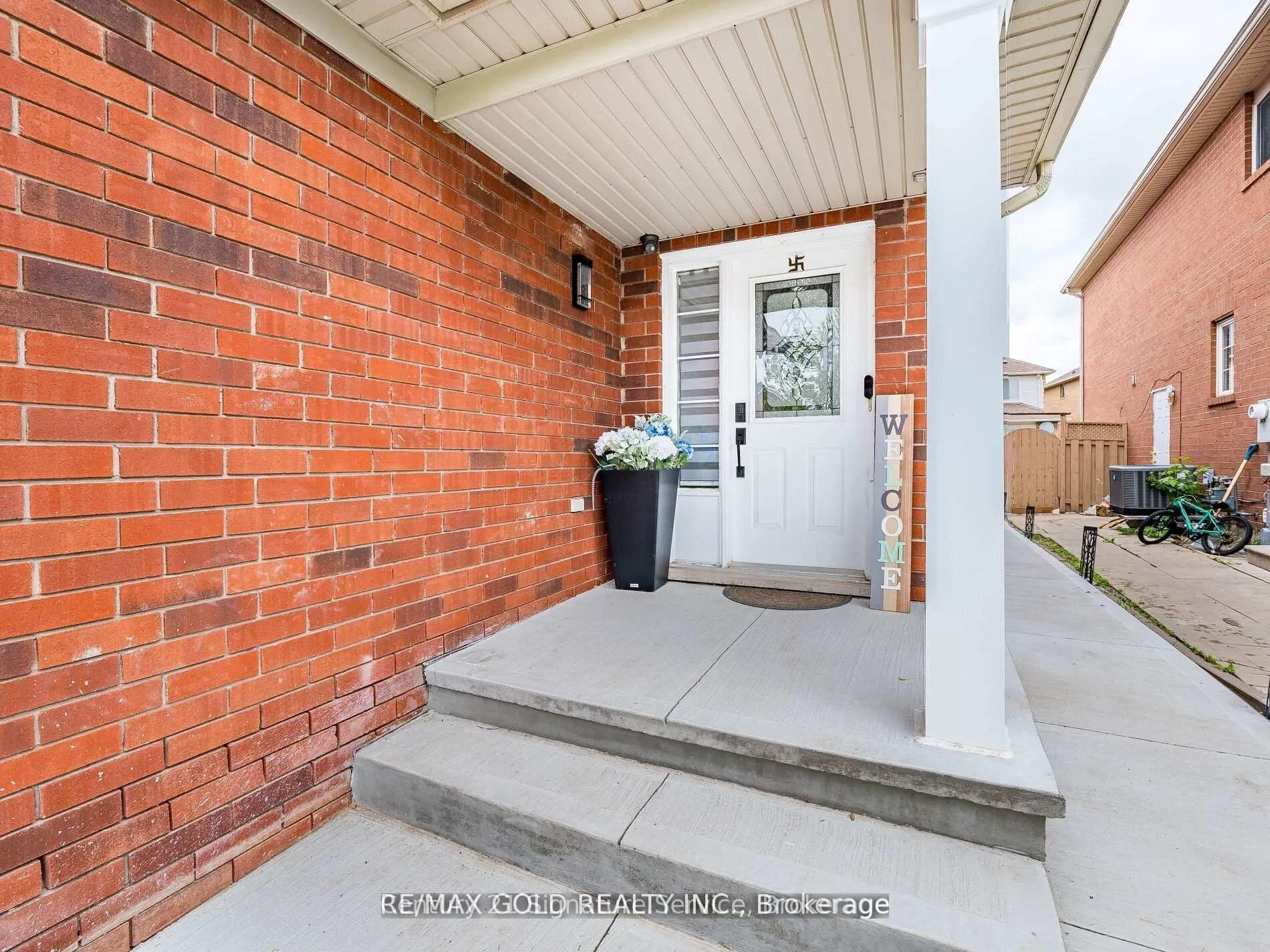 7 Dunlop Court, #Upper