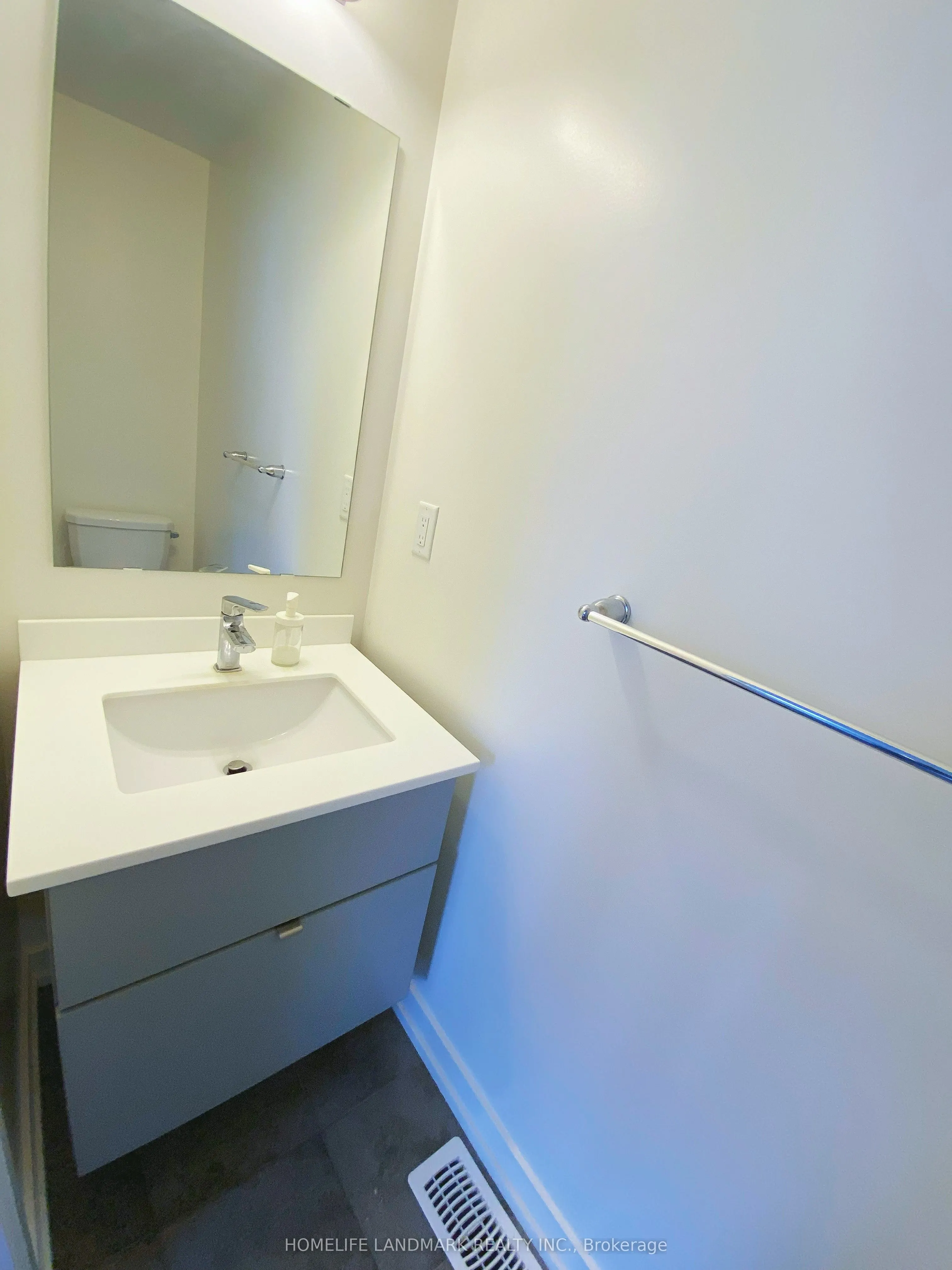 172 Squire Crescent