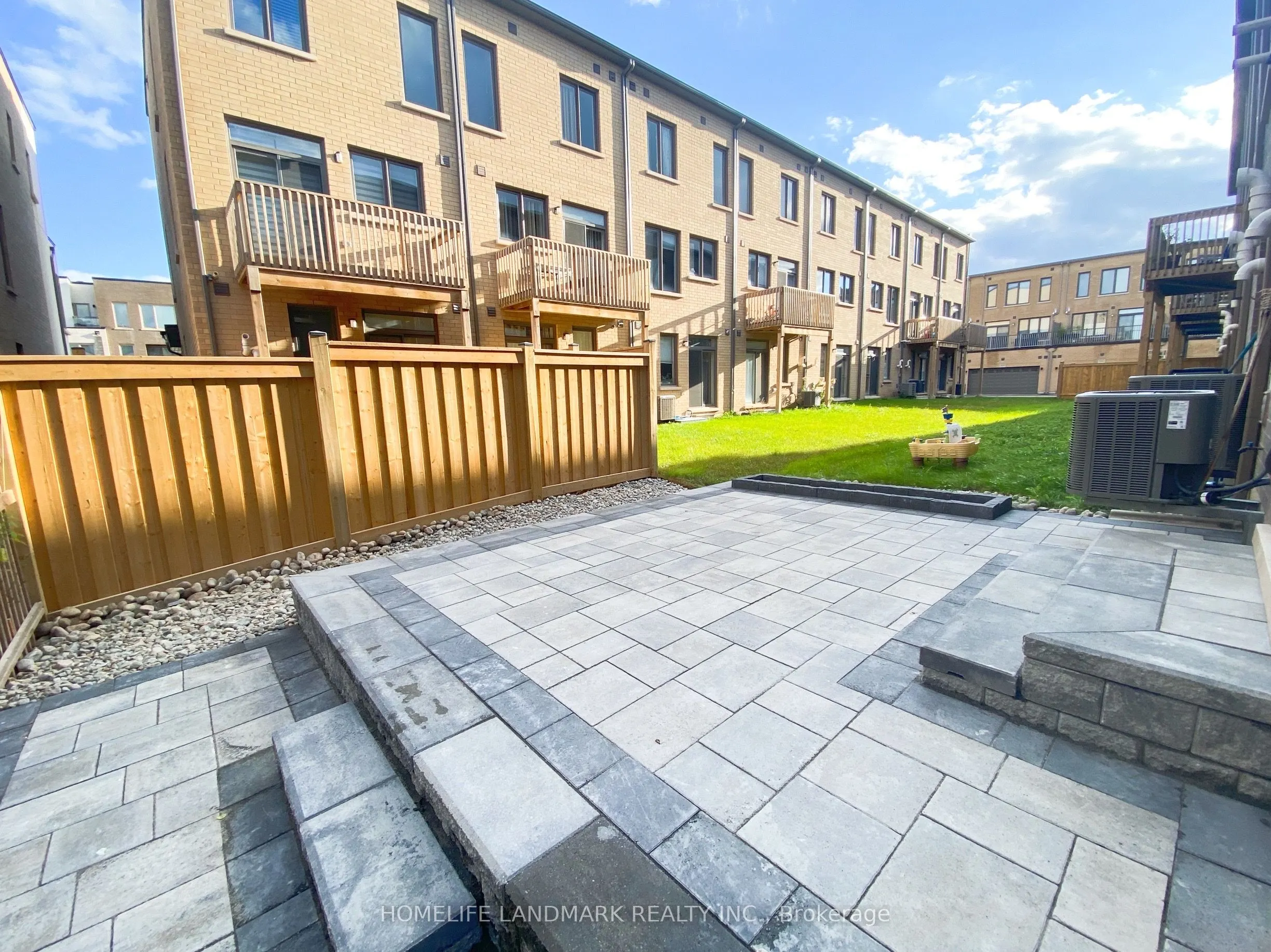 172 Squire Crescent