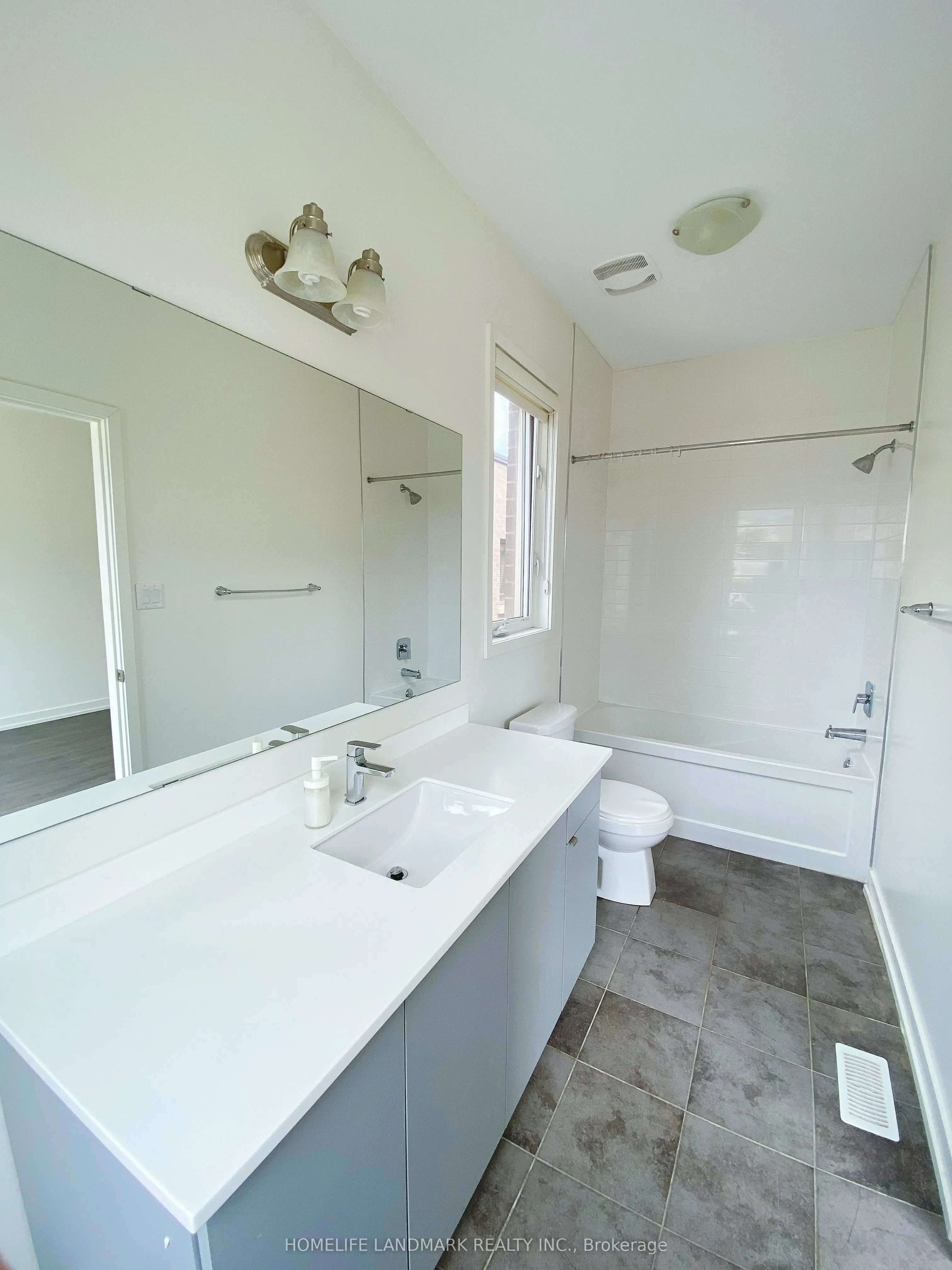 172 Squire Crescent