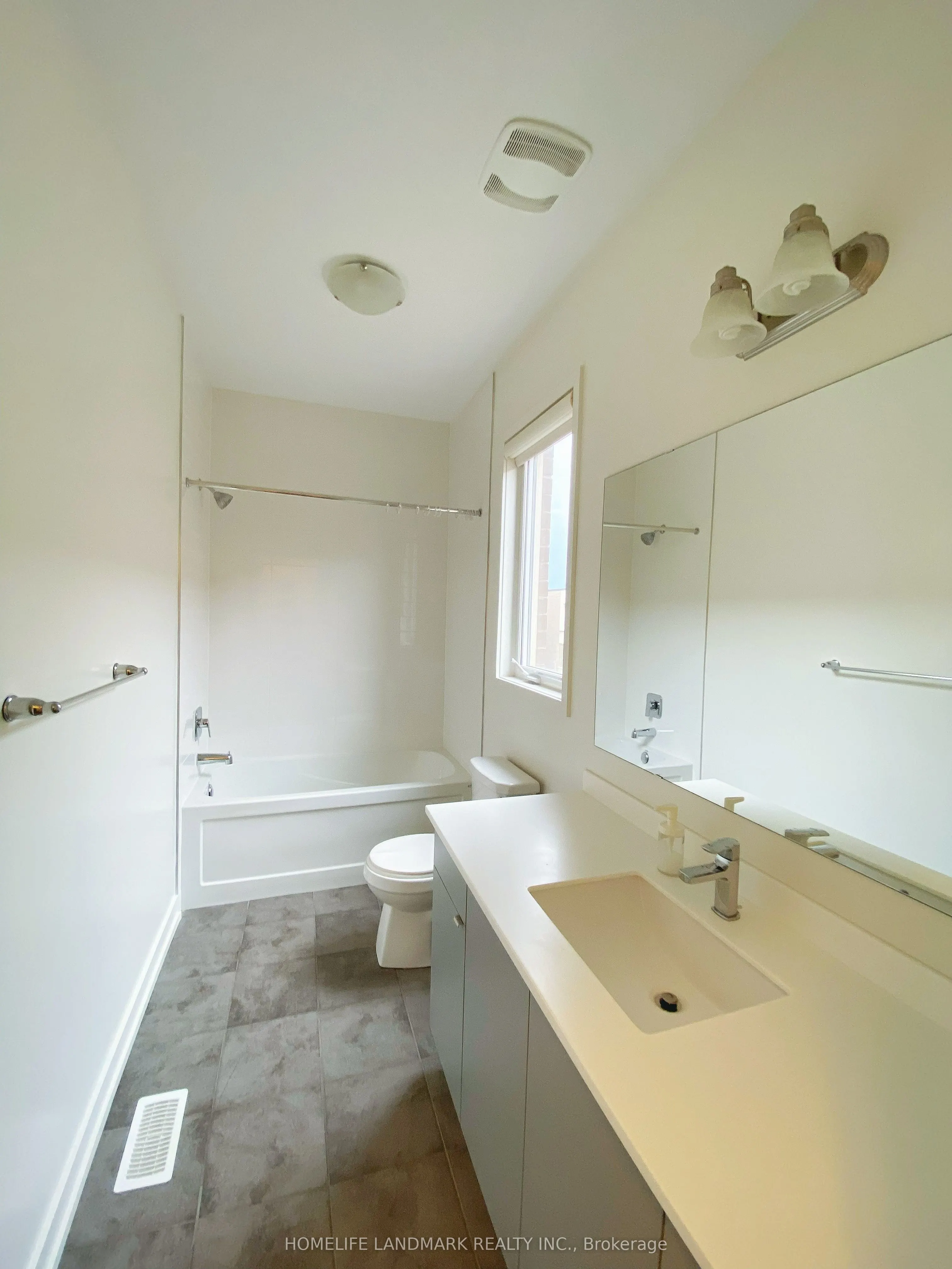 172 Squire Crescent