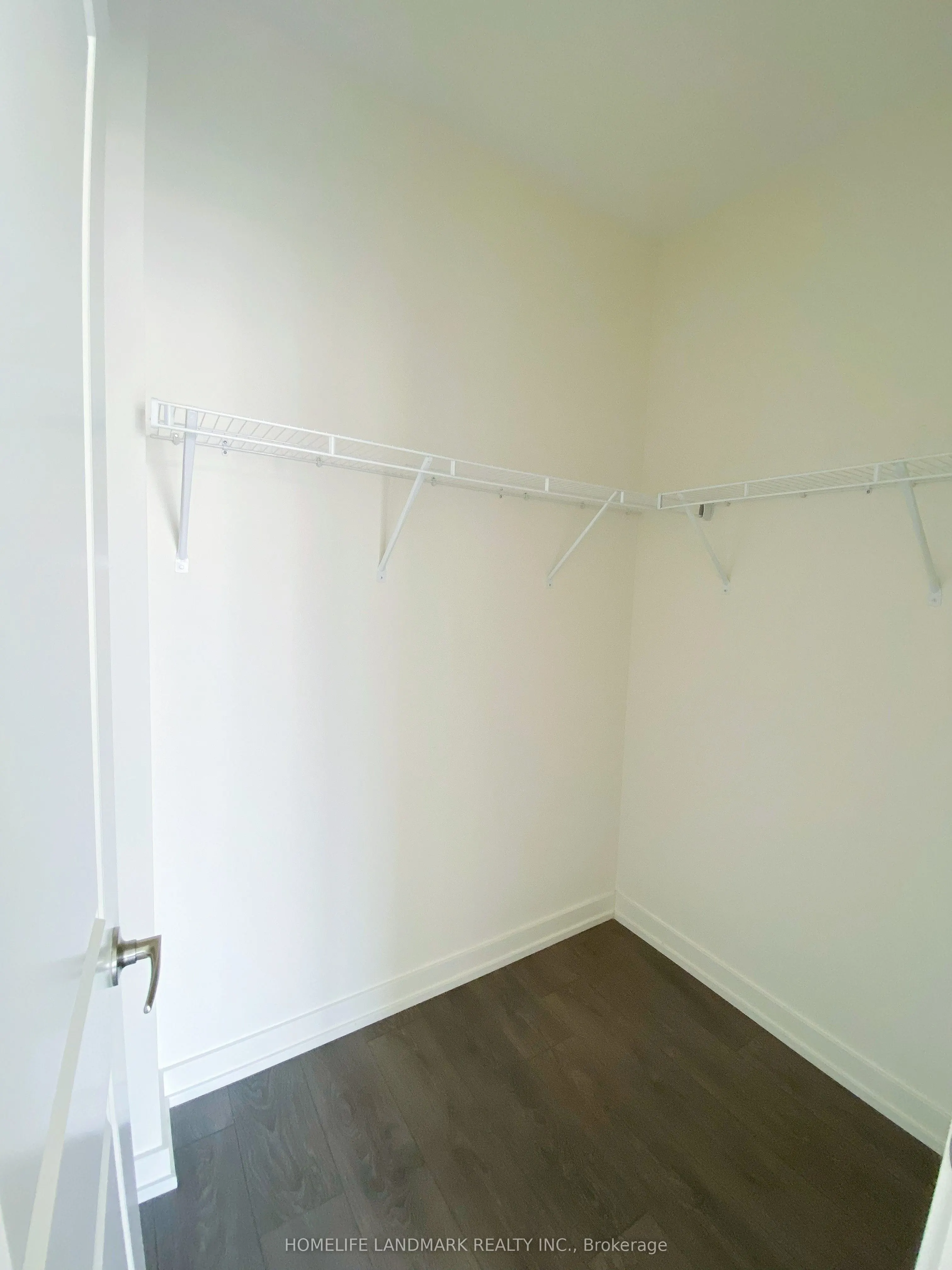 172 Squire Crescent