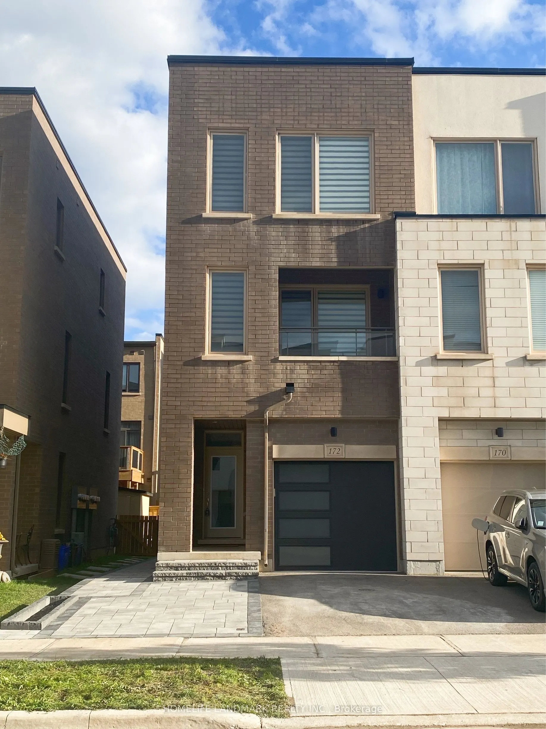 172 Squire Crescent