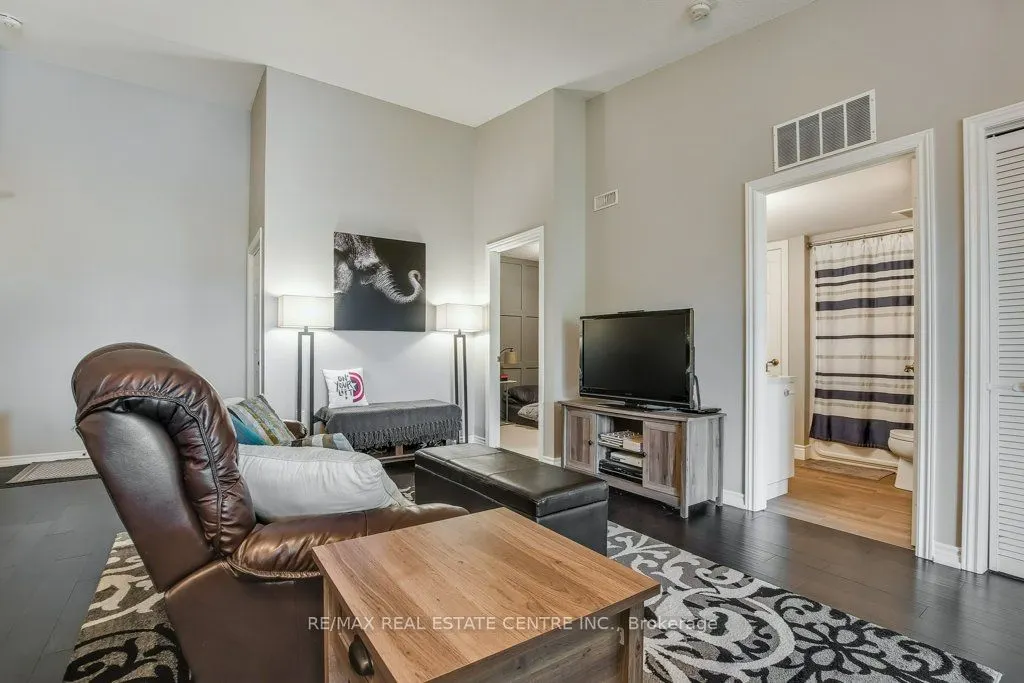 1479 Maple Avenue, #407