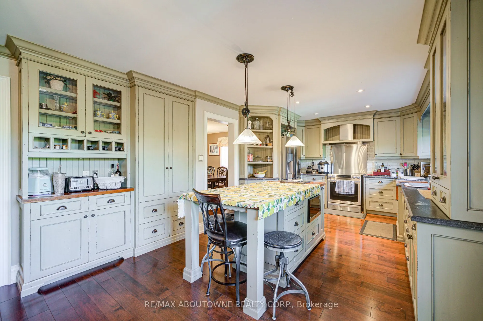 2193 Meadowland Drive