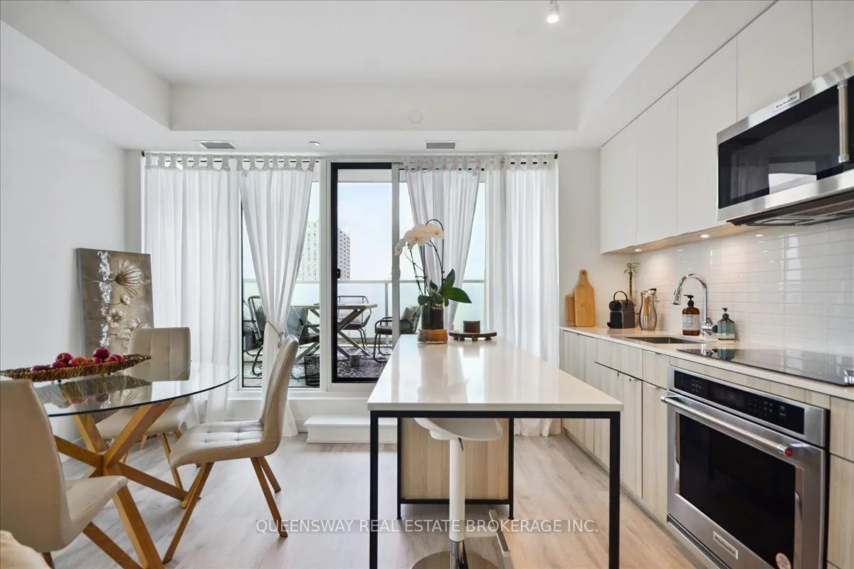 215 Lakeshore Road W, #443