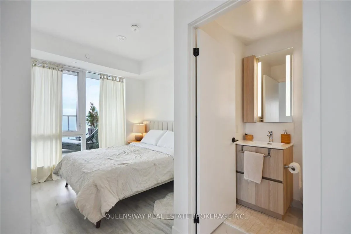 215 Lakeshore Road W, #443