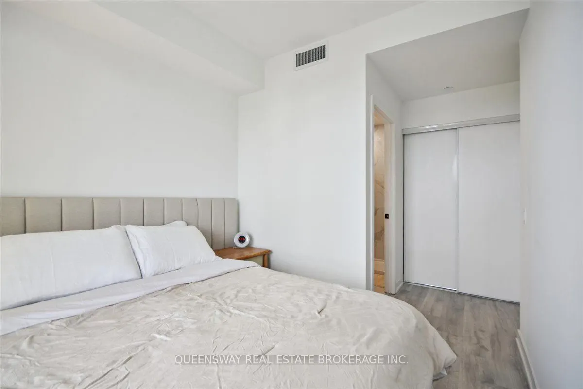 215 Lakeshore Road W, #443
