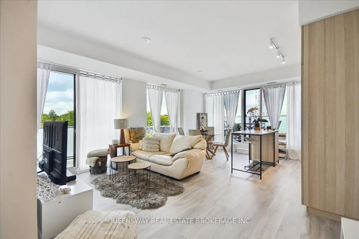 215 Lakeshore Road W, #443