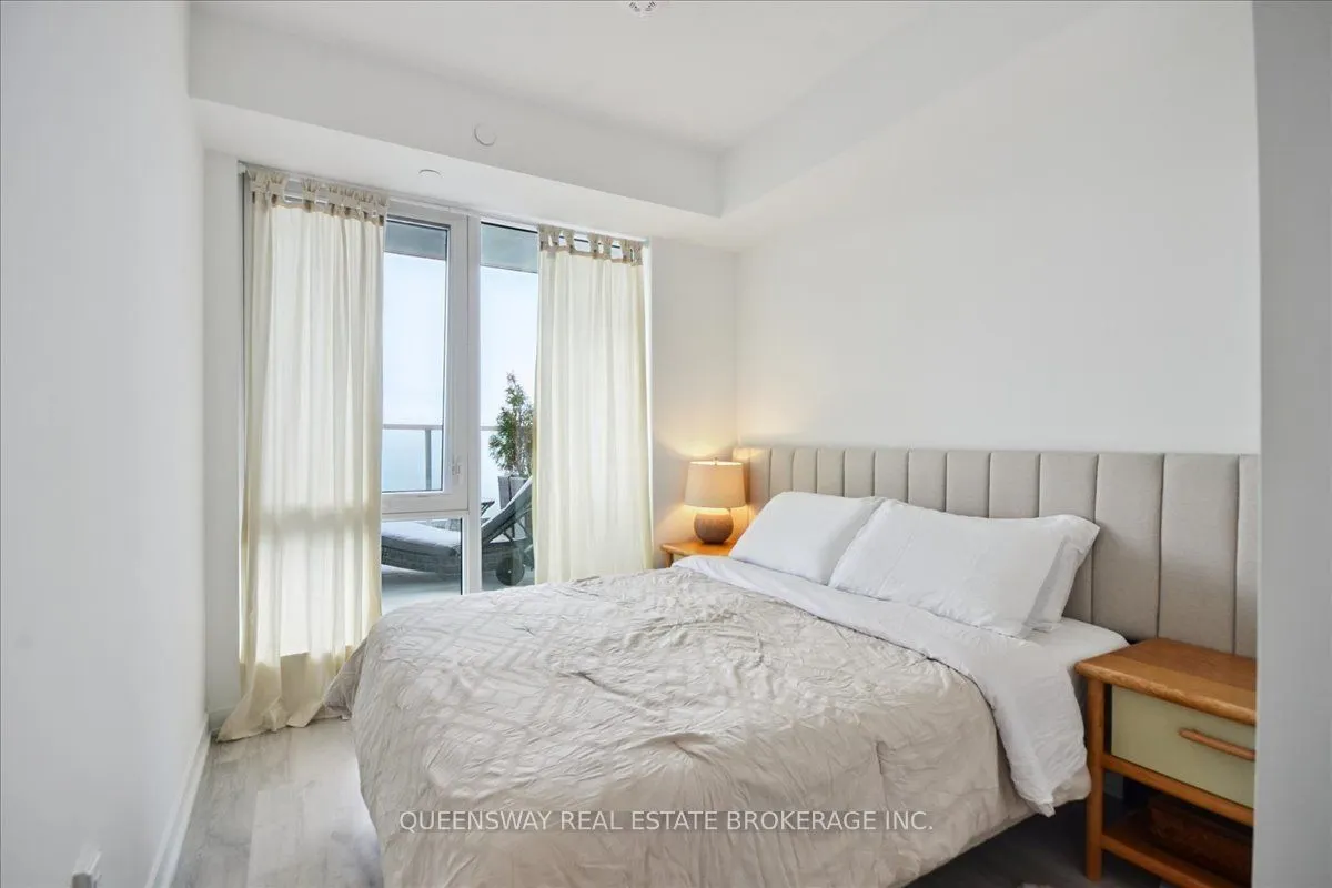 215 Lakeshore Road W, #443
