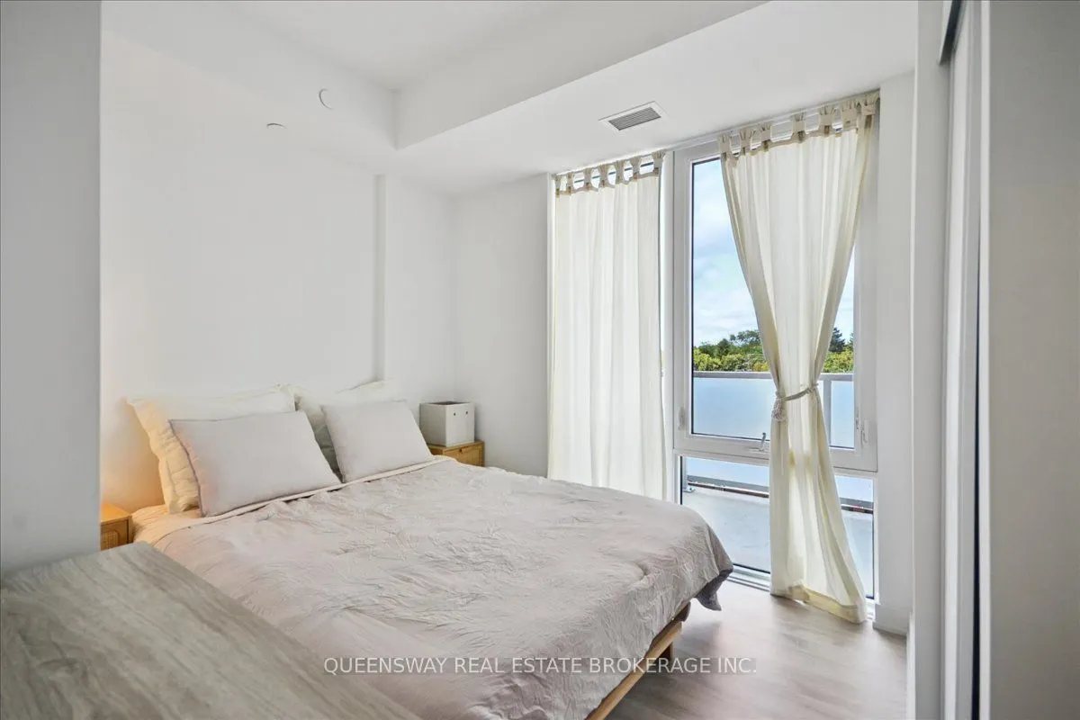 215 Lakeshore Road W, #443