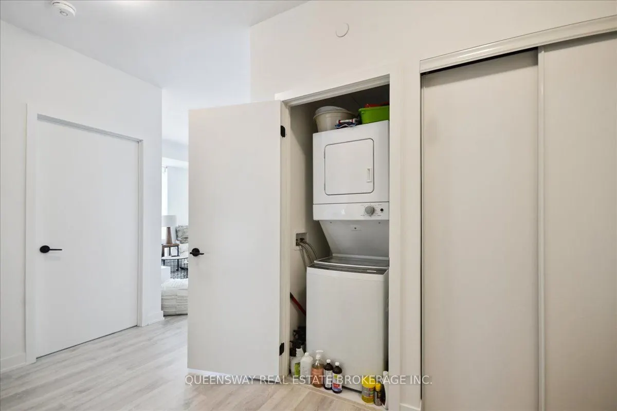 215 Lakeshore Road W, #443