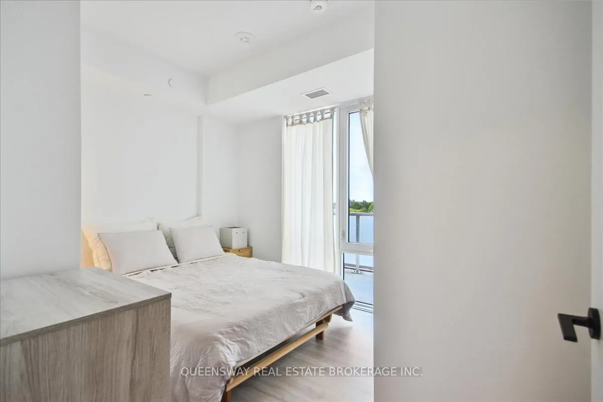 215 Lakeshore Road W, #443