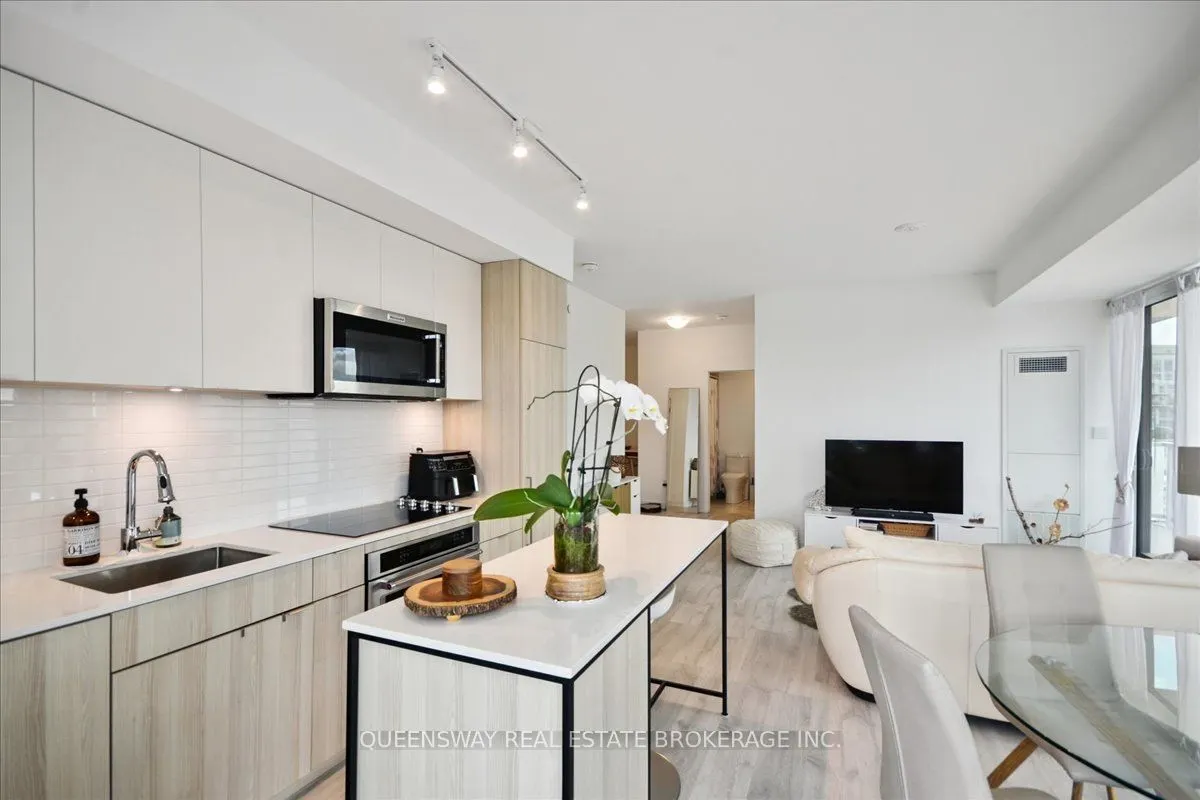 215 Lakeshore Road W, #443