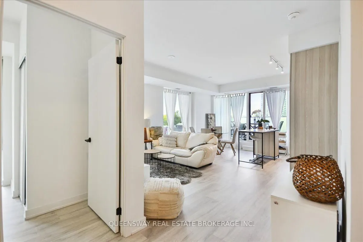215 Lakeshore Road W, #443