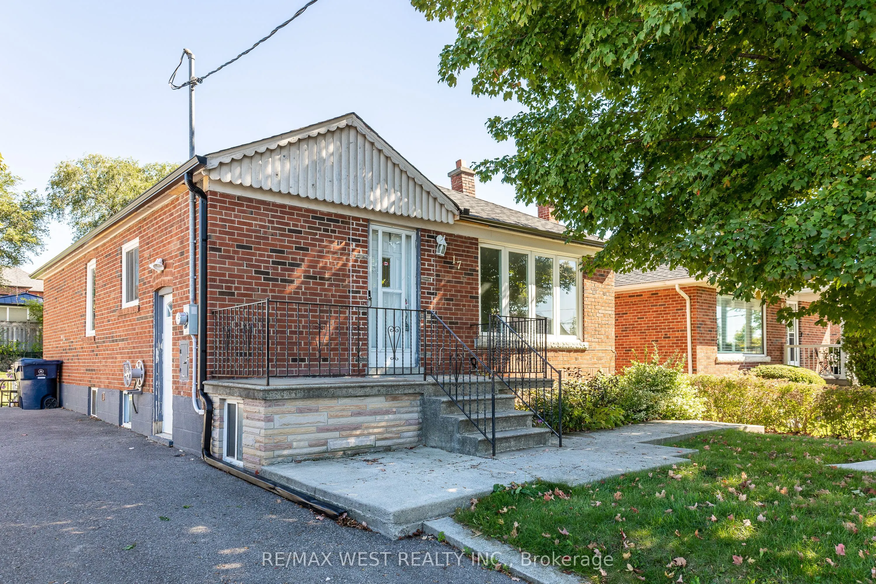 17 Clevedon Street, #Main floor