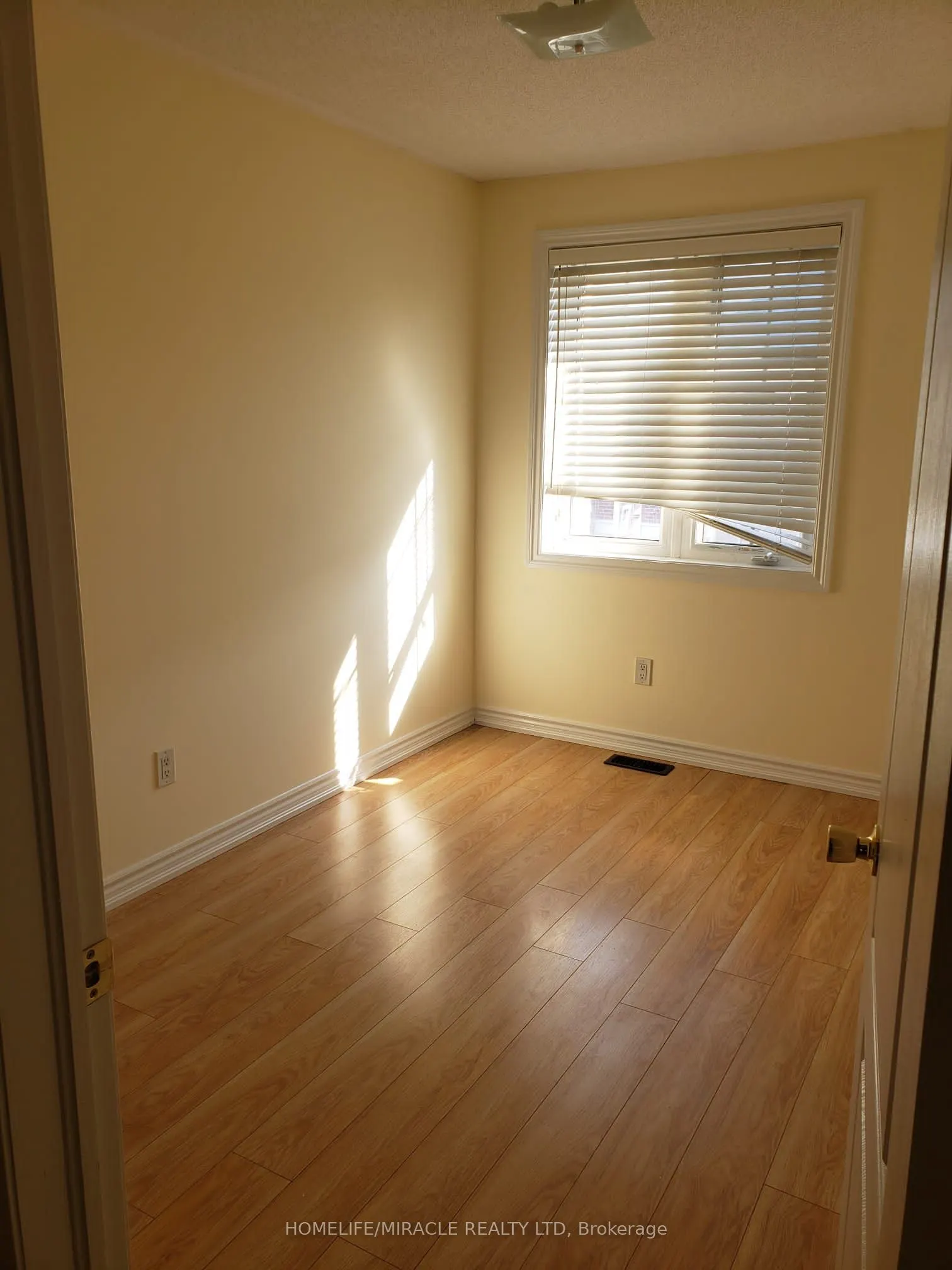 11 Shiff Crescent