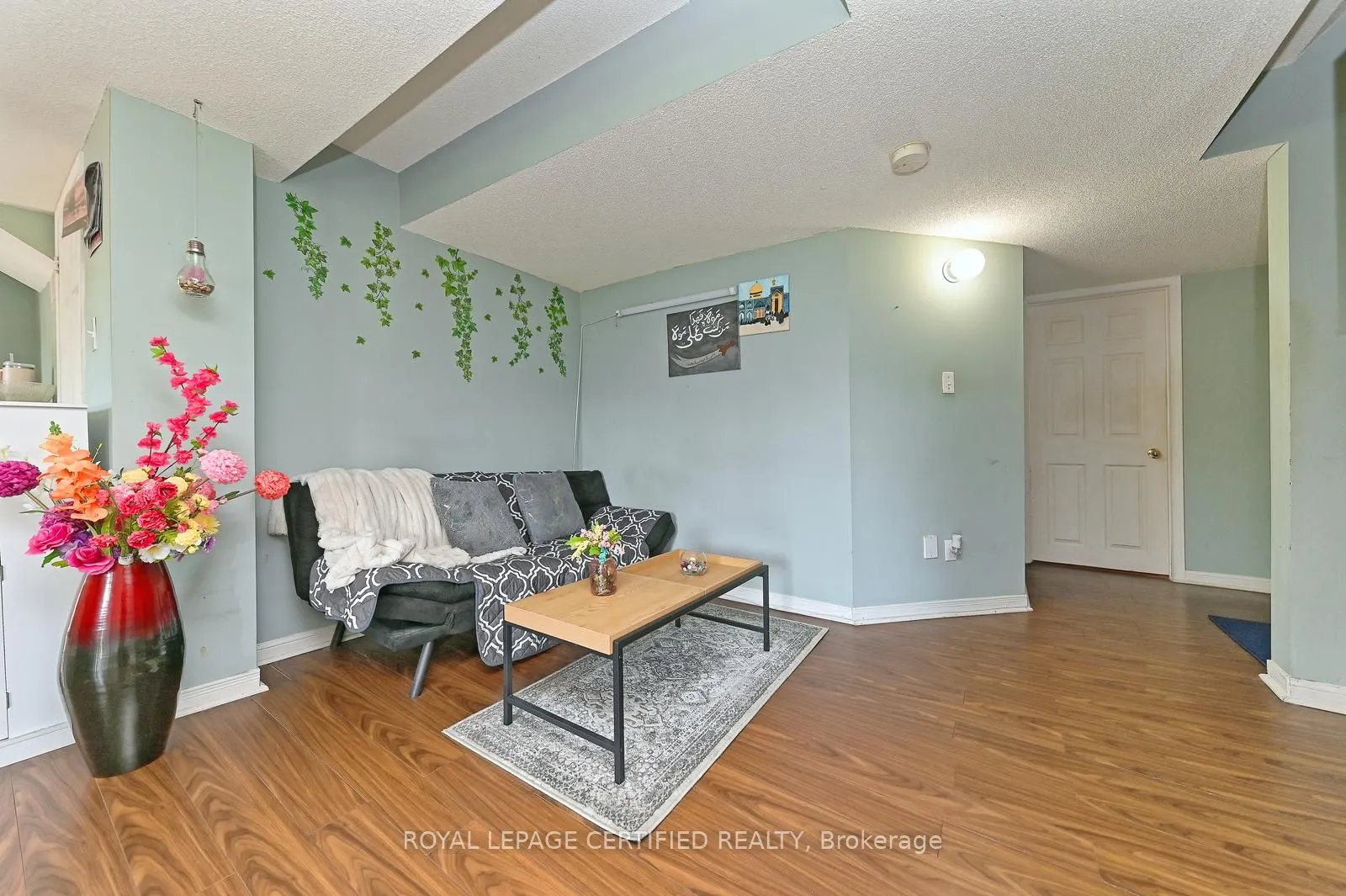 28 Abbotsbury Drive