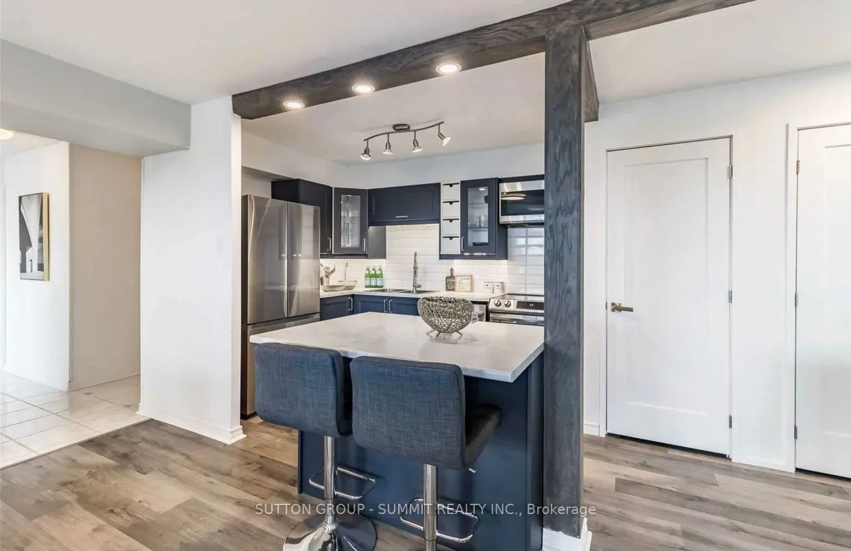 1580 MISSISSAUGA VALLEY Boulevard, #1010