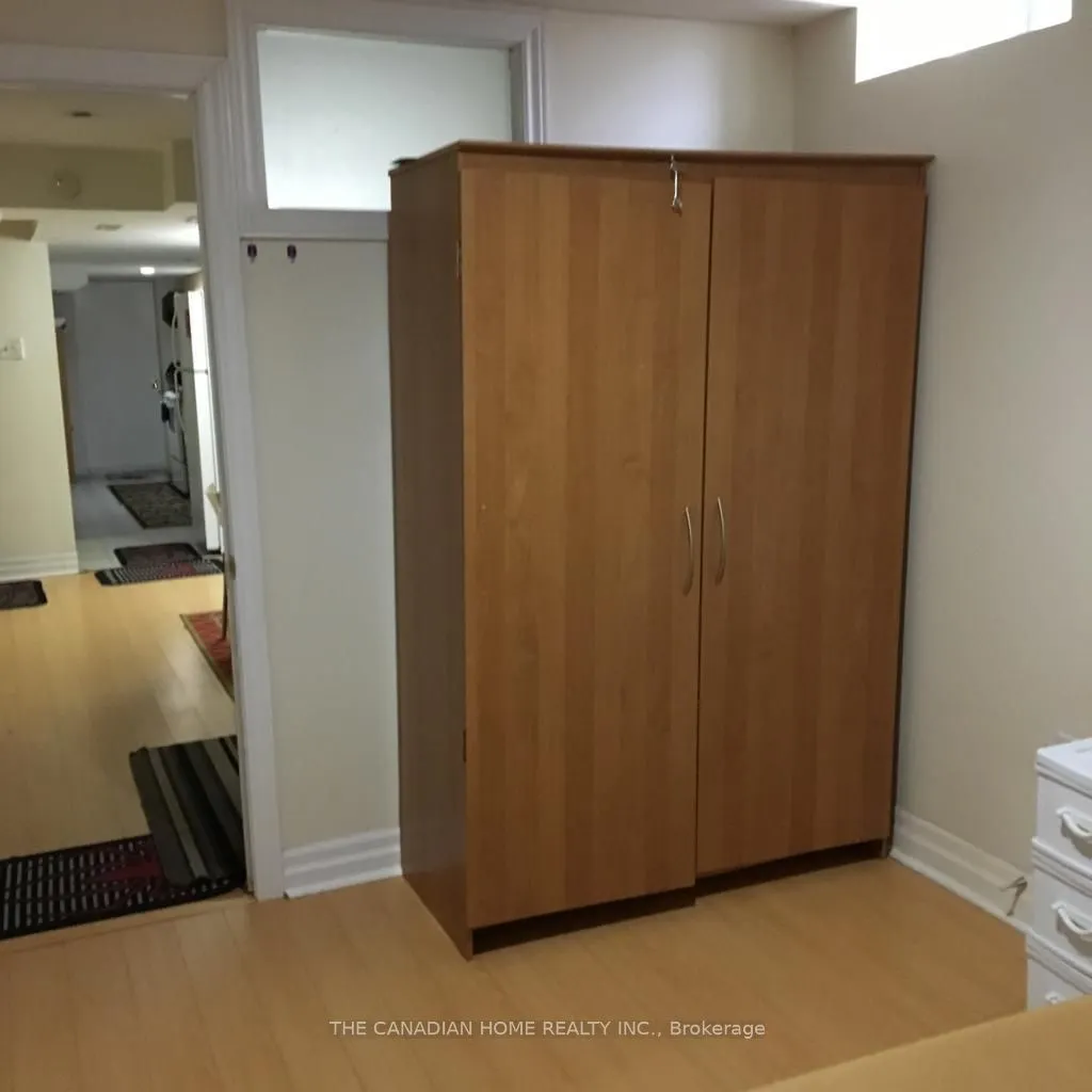 5363 Longhouse Crescent, #Basement