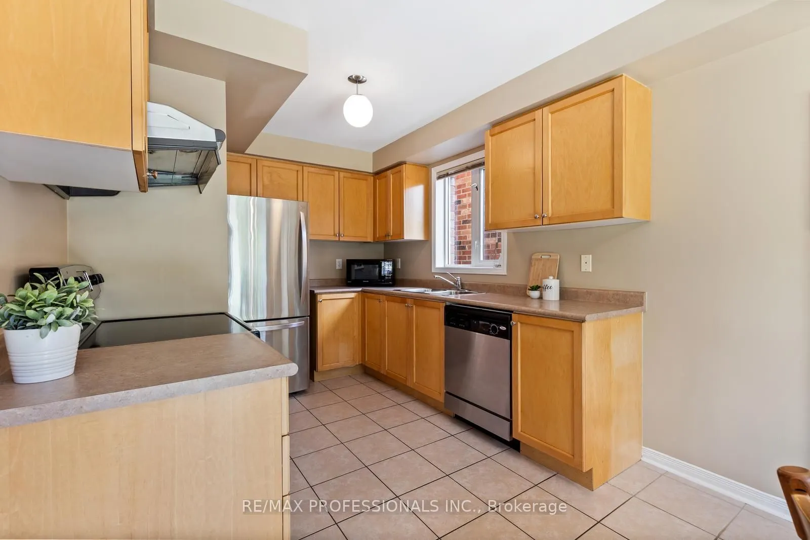 4808 Half Moon Grove