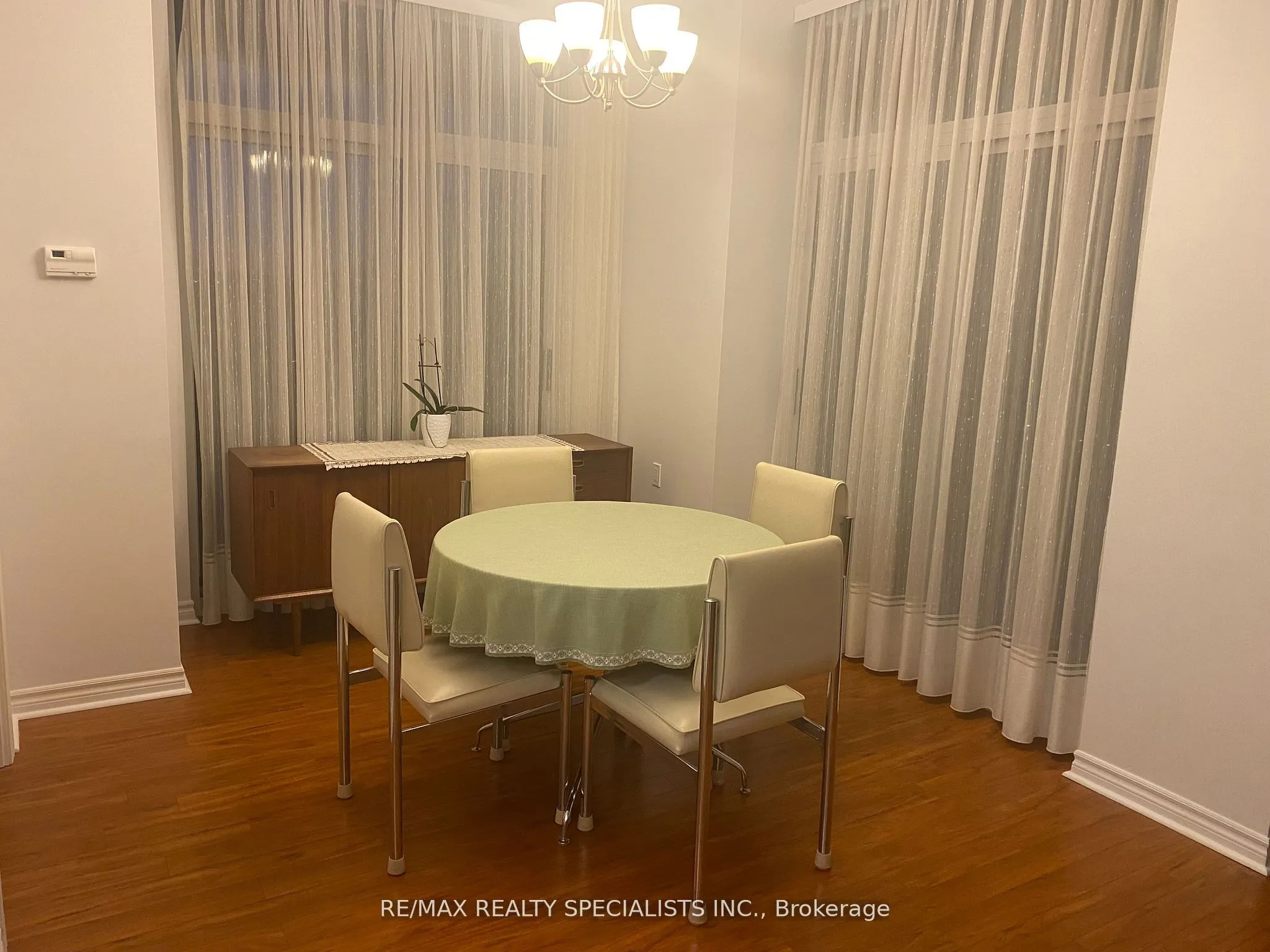 810 Scollard Court, #902