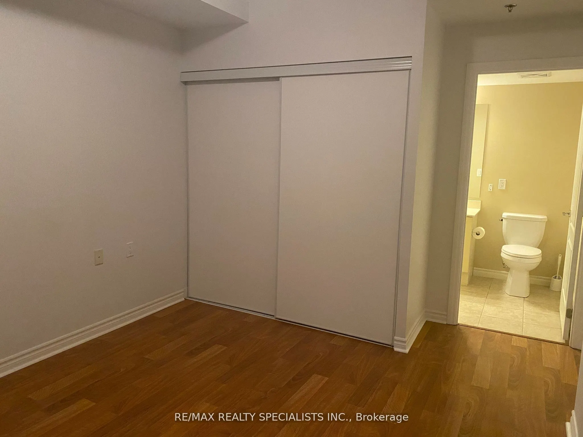 810 Scollard Court, #902