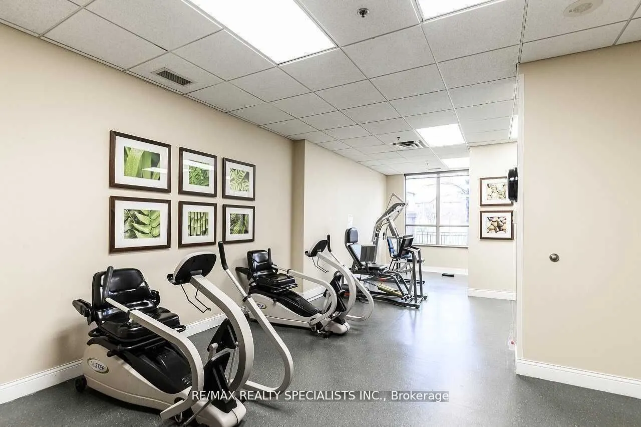 810 Scollard Court, #902