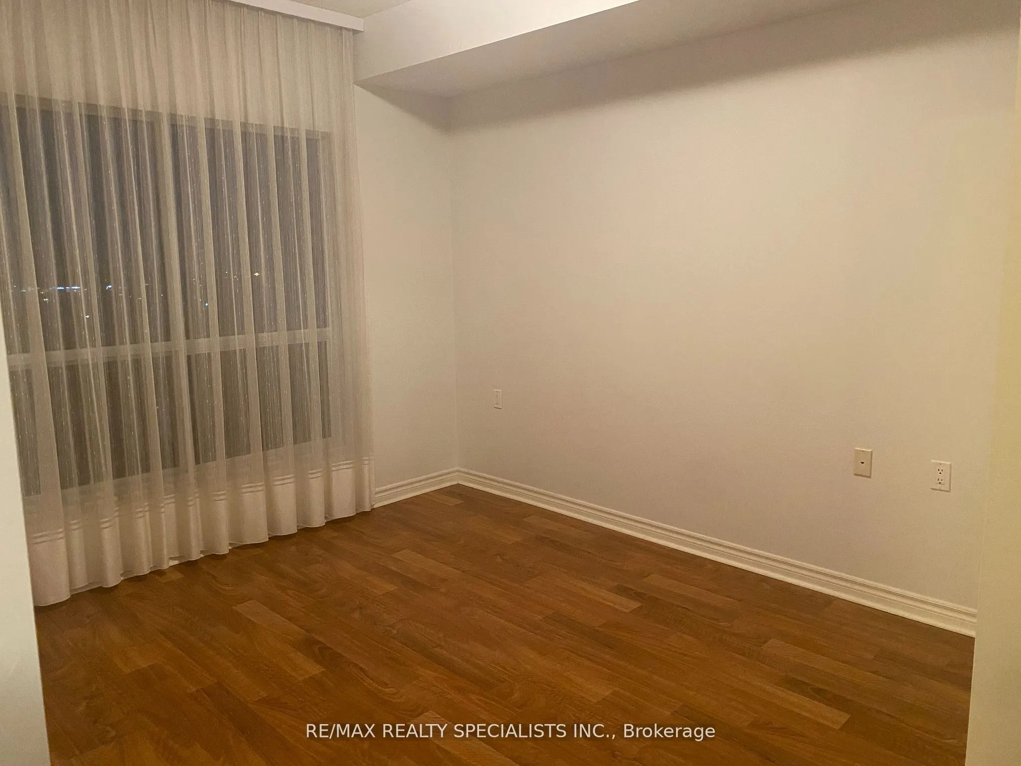 810 Scollard Court, #902