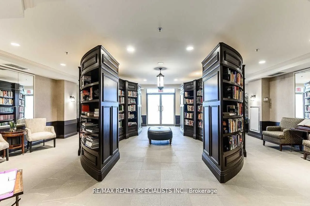 810 Scollard Court, #902