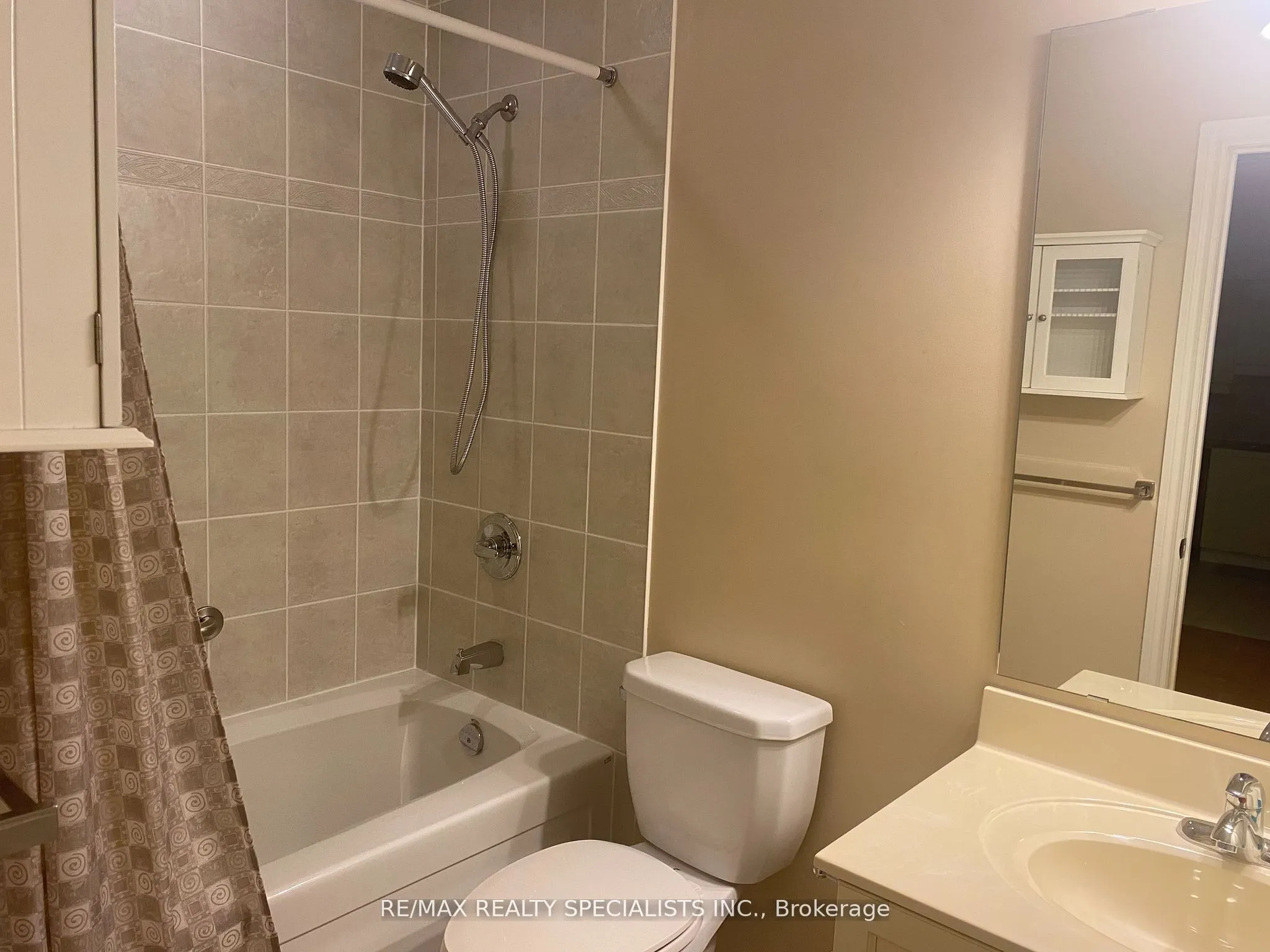 810 Scollard Court, #902