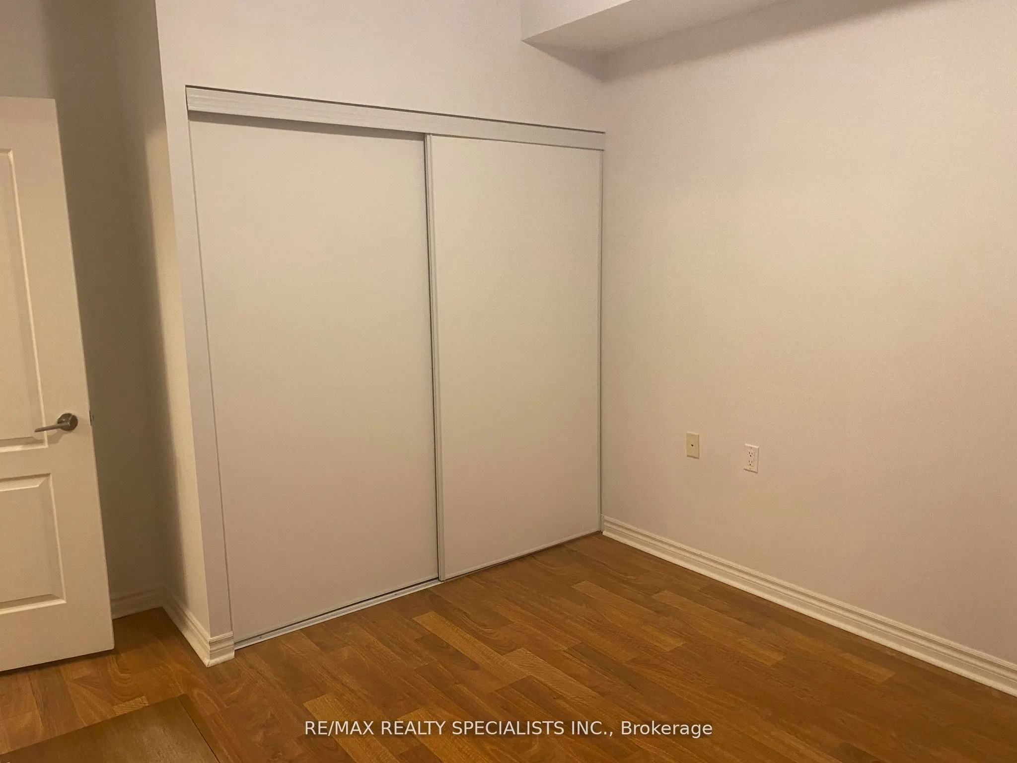 810 Scollard Court, #902