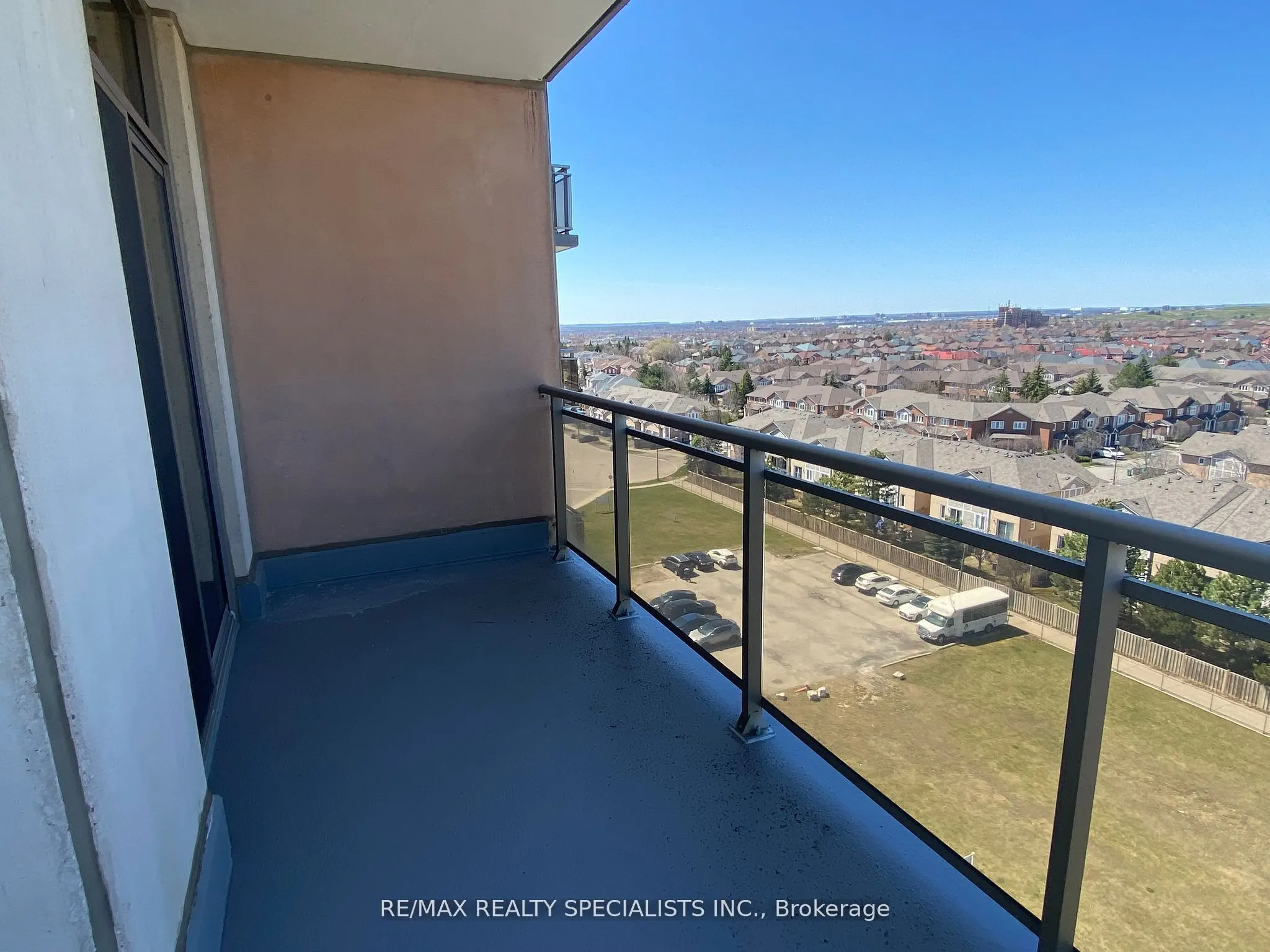 810 Scollard Court, #902