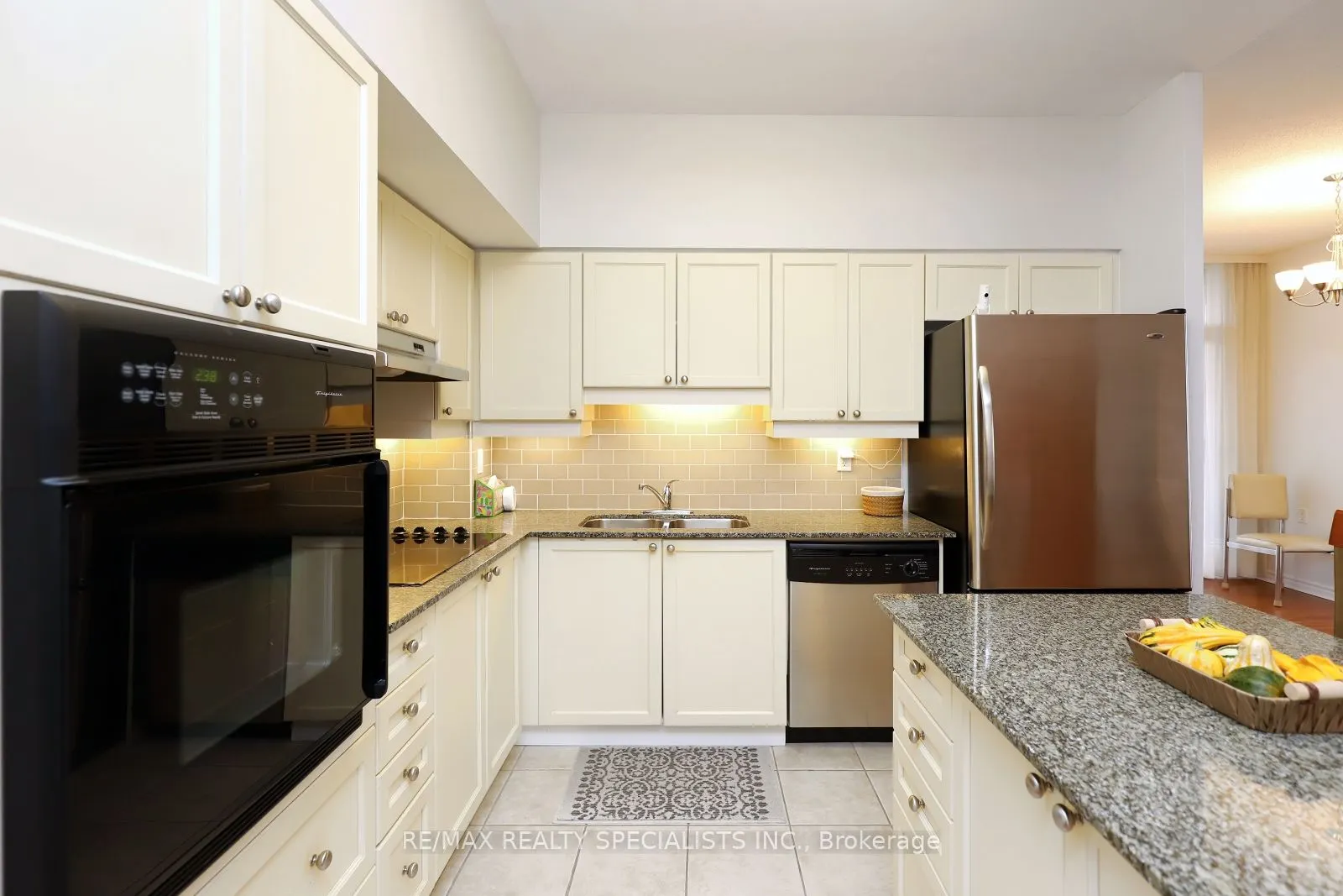 810 Scollard Court #902