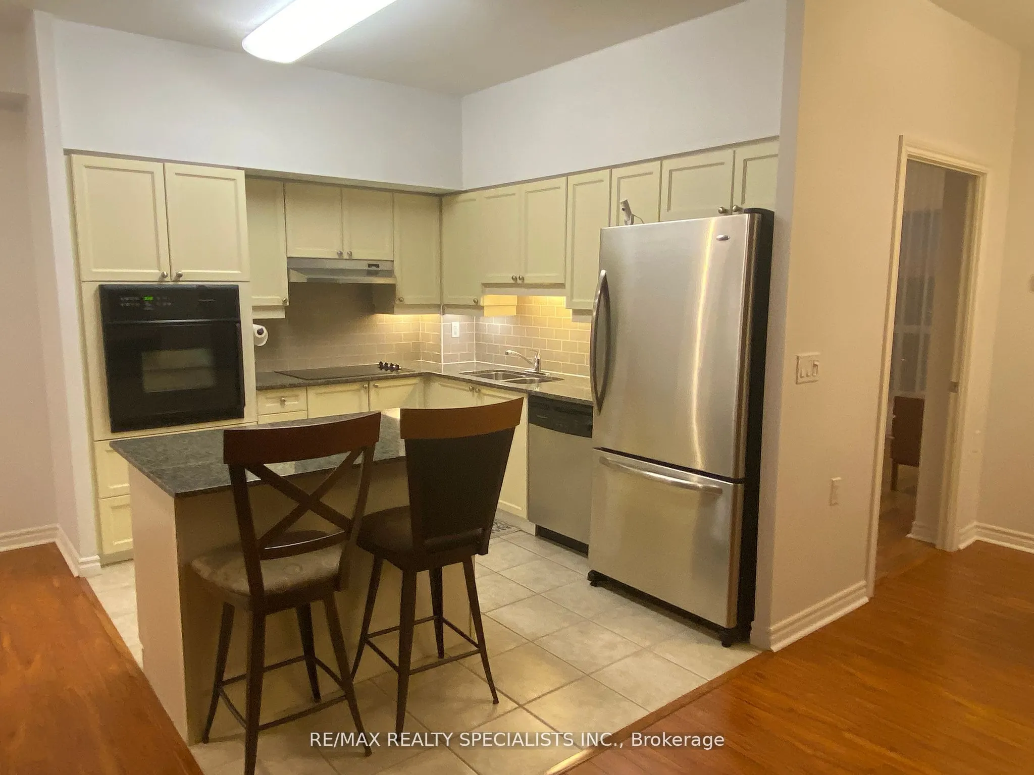 810 Scollard Court, #902