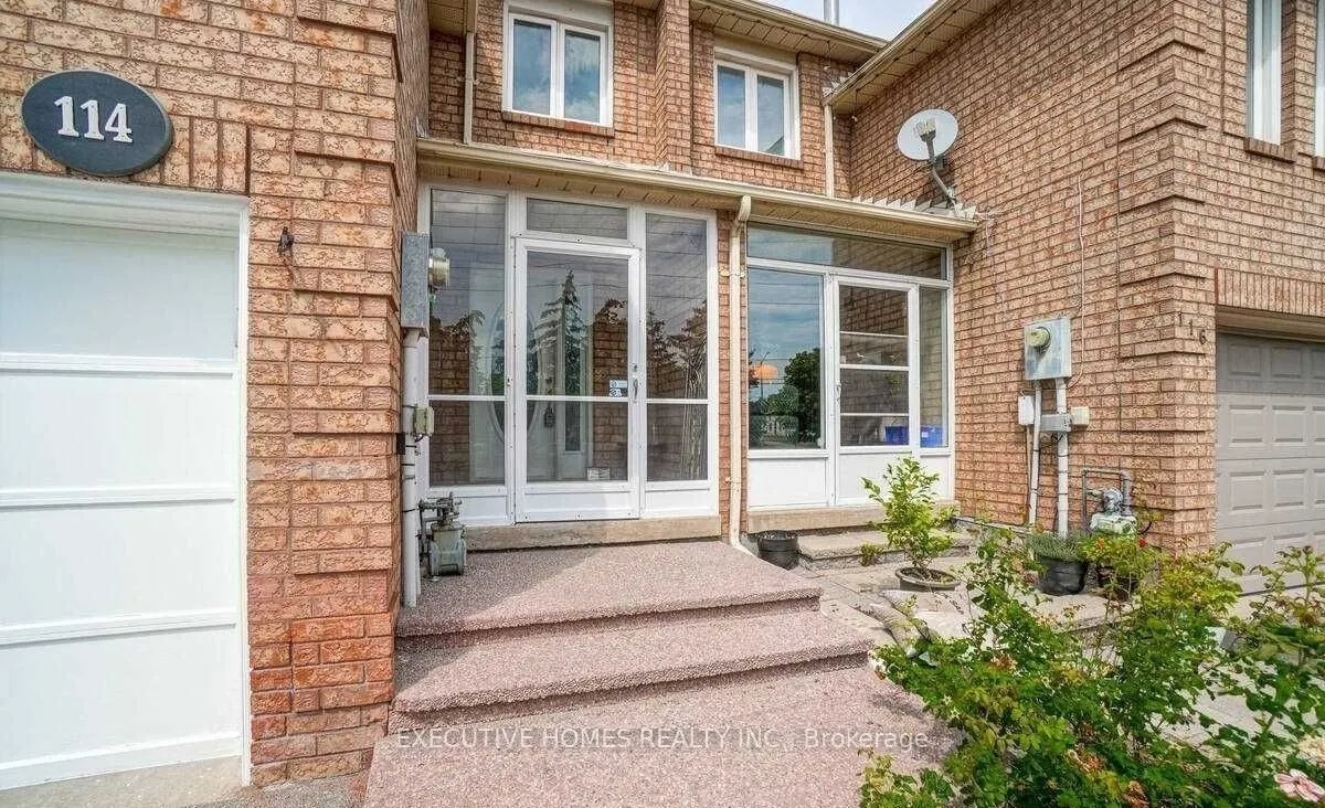 114 Toba Crescent