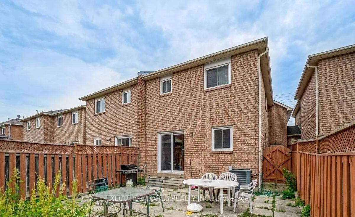 114 Toba Crescent