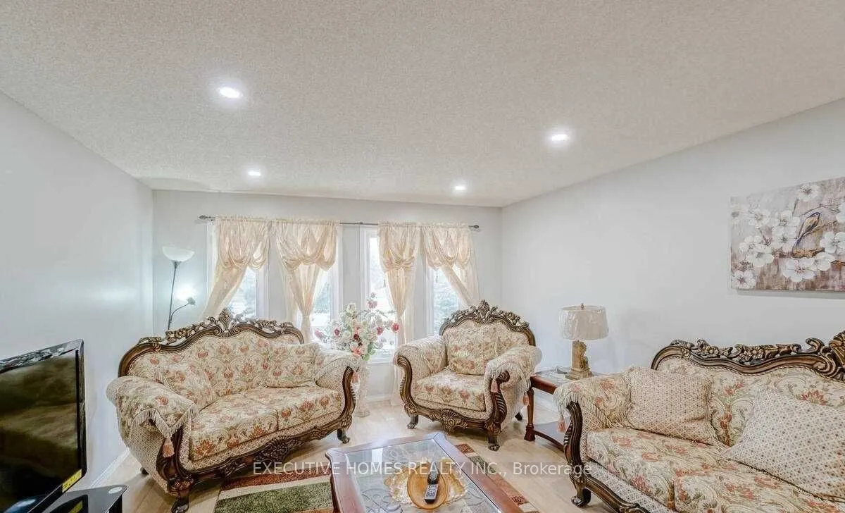 114 Toba Crescent