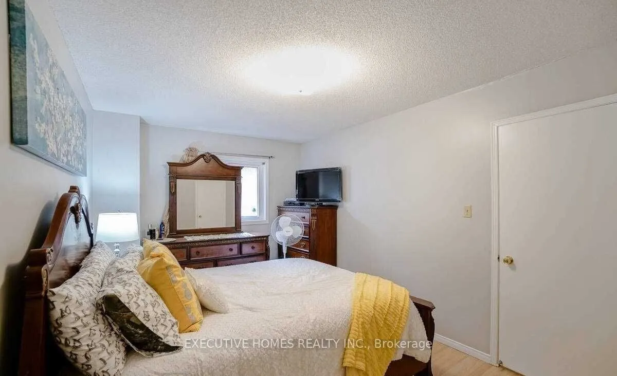 114 Toba Crescent