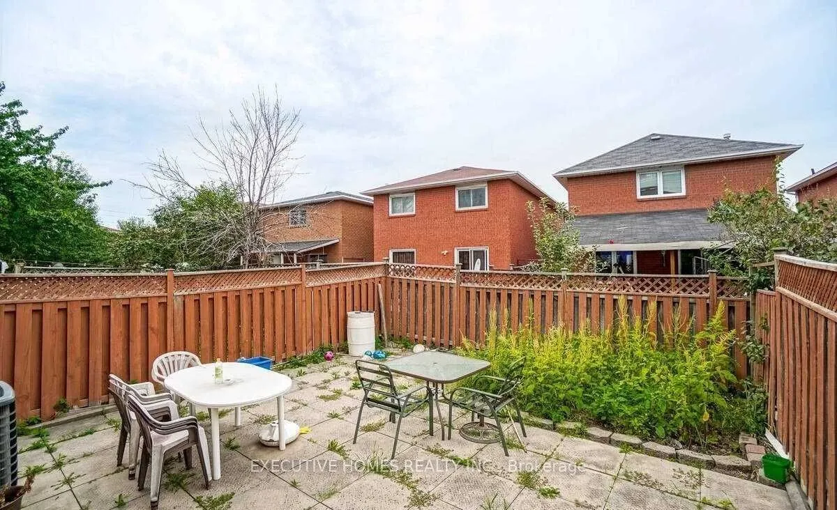 114 Toba Crescent