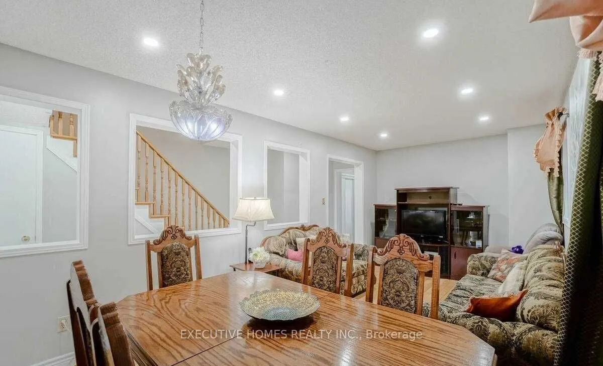 114 Toba Crescent