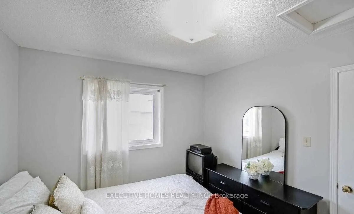 114 Toba Crescent