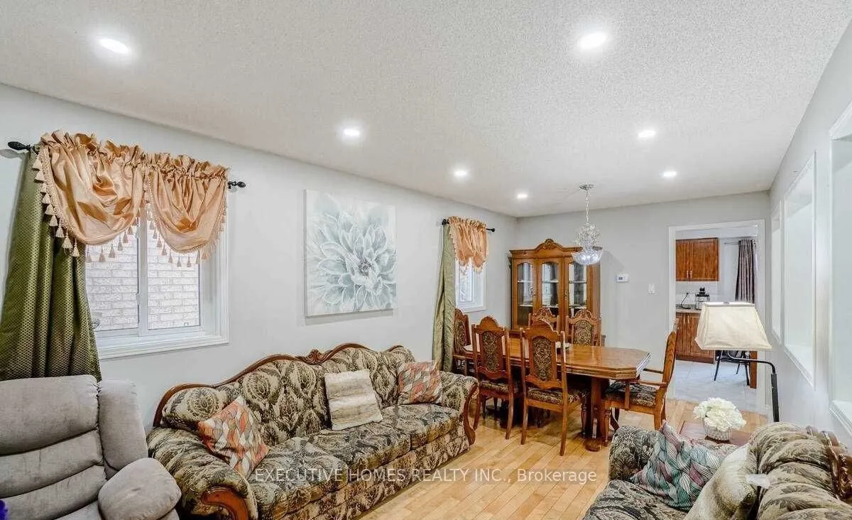 114 Toba Crescent