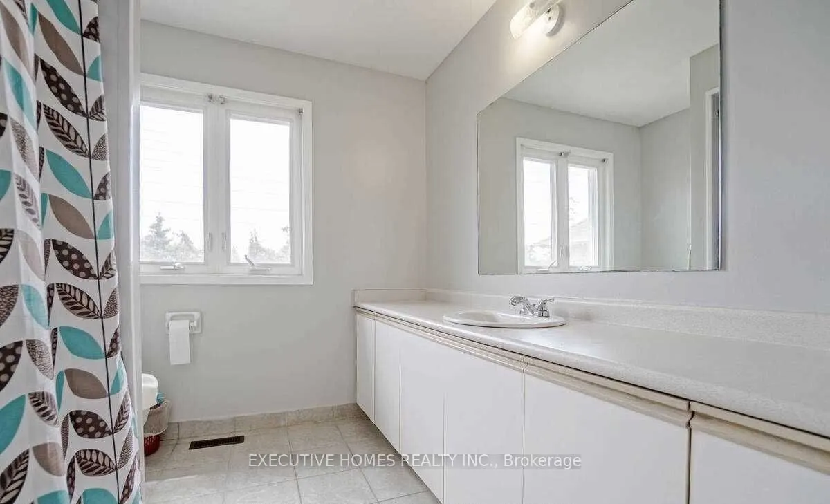 114 Toba Crescent