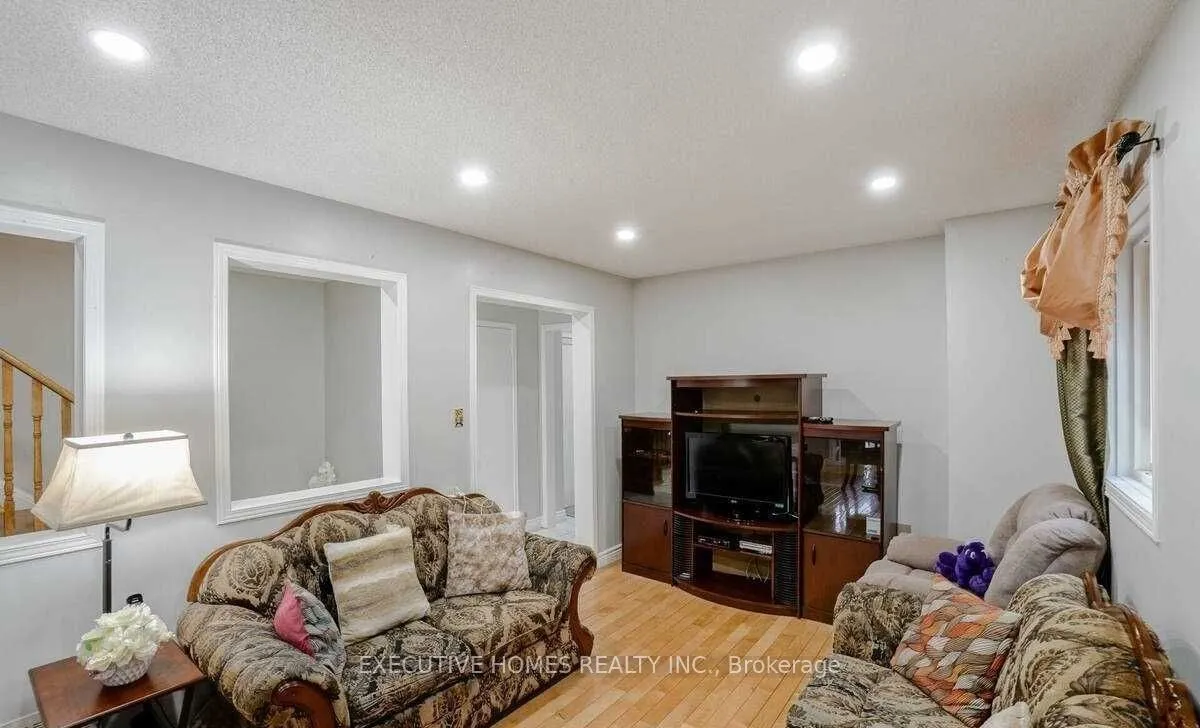 114 Toba Crescent