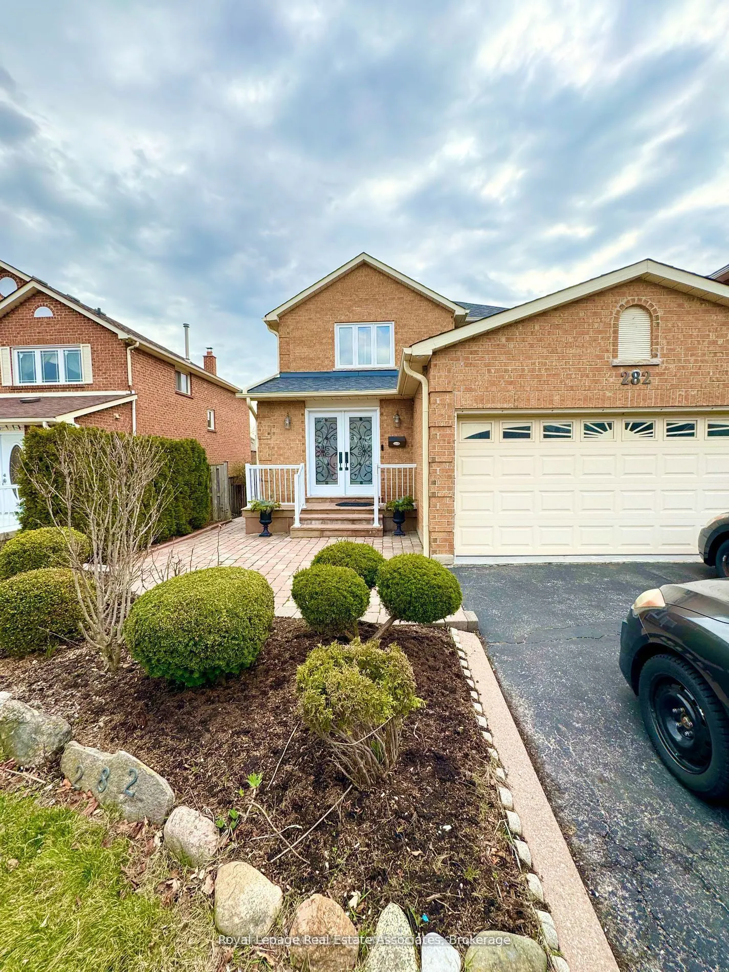 282 Oxbow Crescent, #Lower